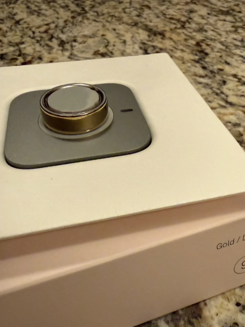 Oura Ring 4 Gold Size 9 + Extra Charging Base